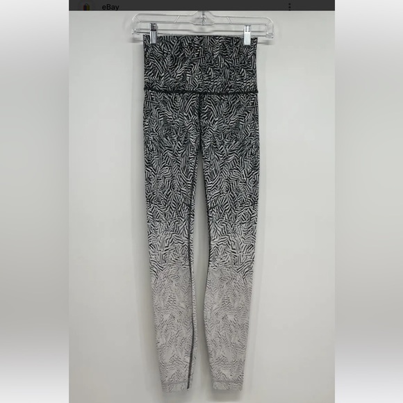 Lululemon wunder under dazzle nulux size 2 - Picture 4 of 11